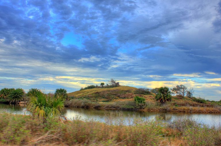 1024px Gfp texas galveston island state park looking at the hill 768x506