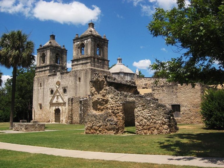 800px Mission Concepcion San Antonio 1 768x576