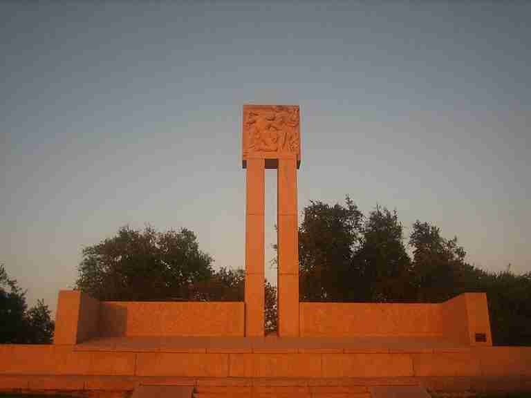 Fannin Monument in Goliad TX IMG 0994 768x576