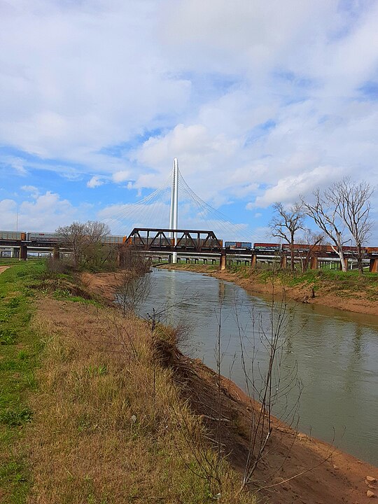 540px Margaret Hunt Hill Bridge at Trinity River