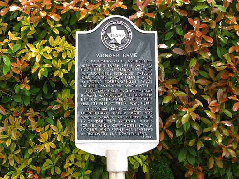 An informational sign elaborating on the history of Wonder Cave 768x576