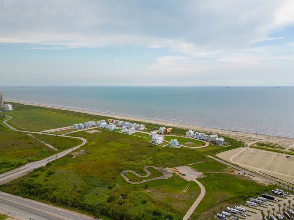 Aerial photo of vacation rentals and golf course on Galveston Beach
